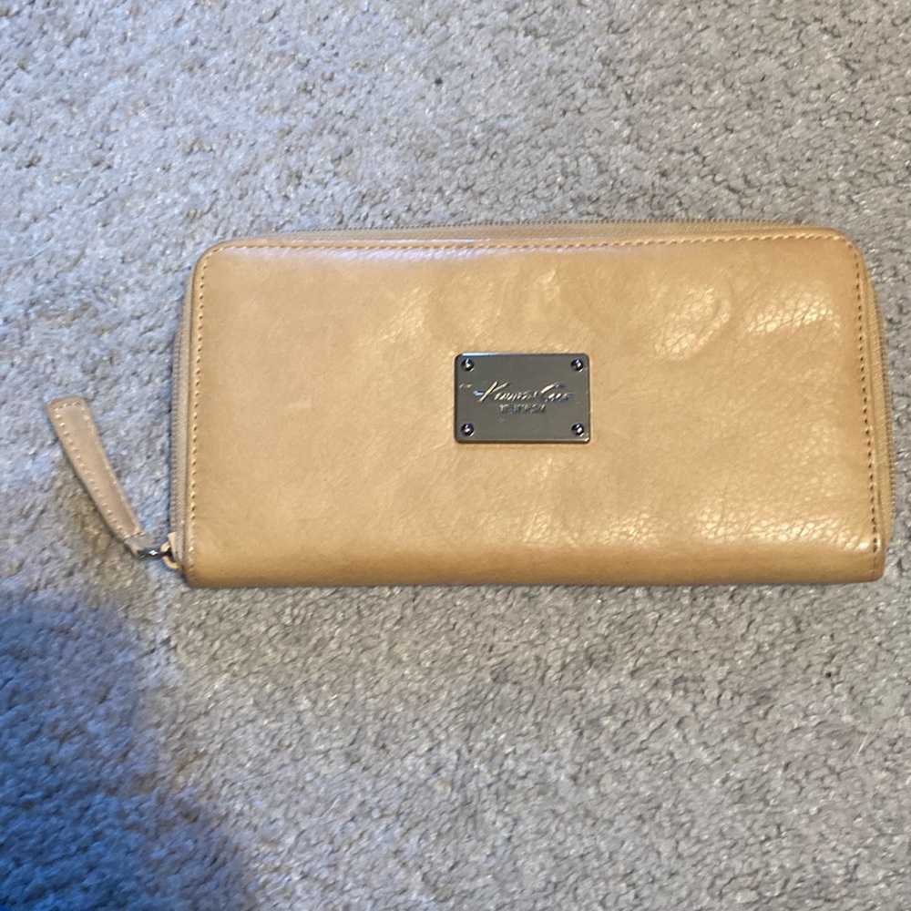Kenneth Cole ZIppered Continental Tan Leather Clutch Wallet Women's